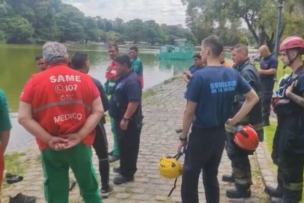 UN HOMBRE DESAPARECIÓ TRAS TIRARSE EN LOS LAGOS DE PALERMO