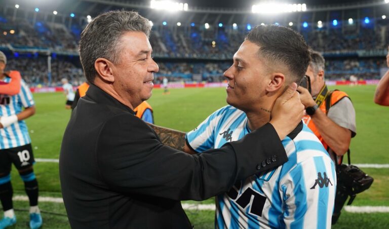 ELB AFECTUOSO ABRAZO ENTRE GALLARDO Y JUANFER QUINTERO