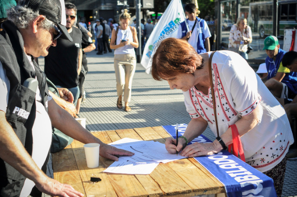 CAMPAÑA DE FIRMAS EN DEFENSA DE LAS JUBILACIONES