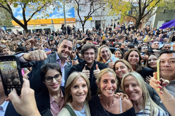 CIERRE DE CAMPAÑA EN RECOLETA: MILEI, ADORNI Y MISNISTROS DICEN PRESENTE